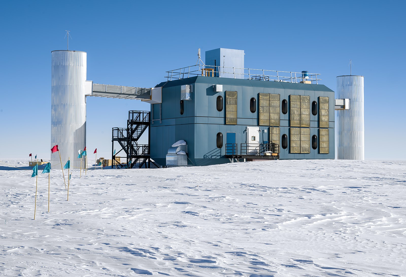 IceCuube Neutrino Observatory